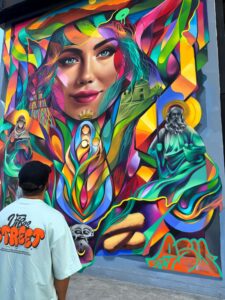 aswed musas mural pintando